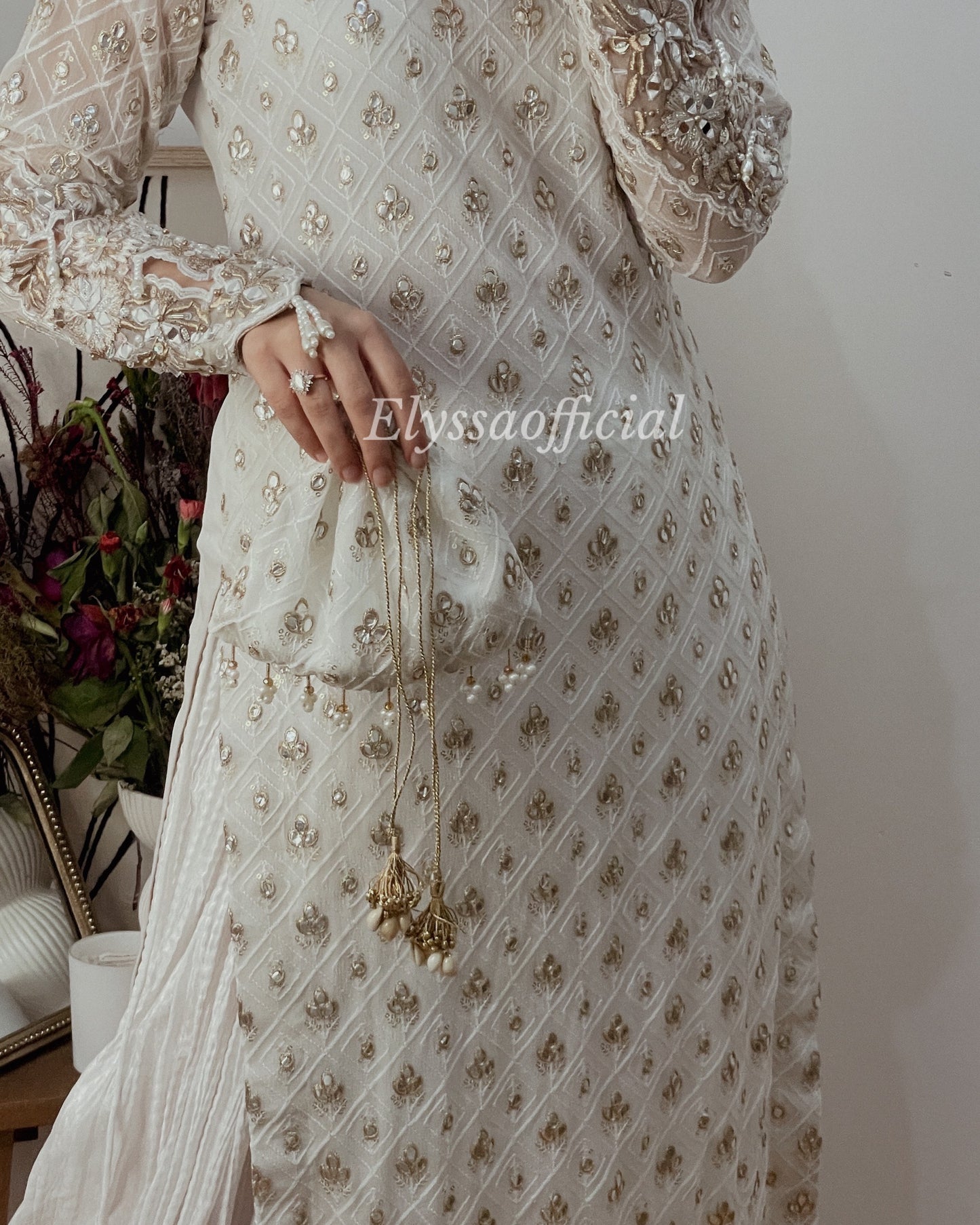 Maahim white 🕊️ PRE ORDER