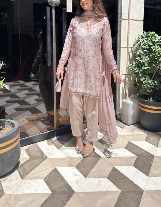 Meerab pink 🕊️ PRE ORDER 6 WEEKS DELIVERY