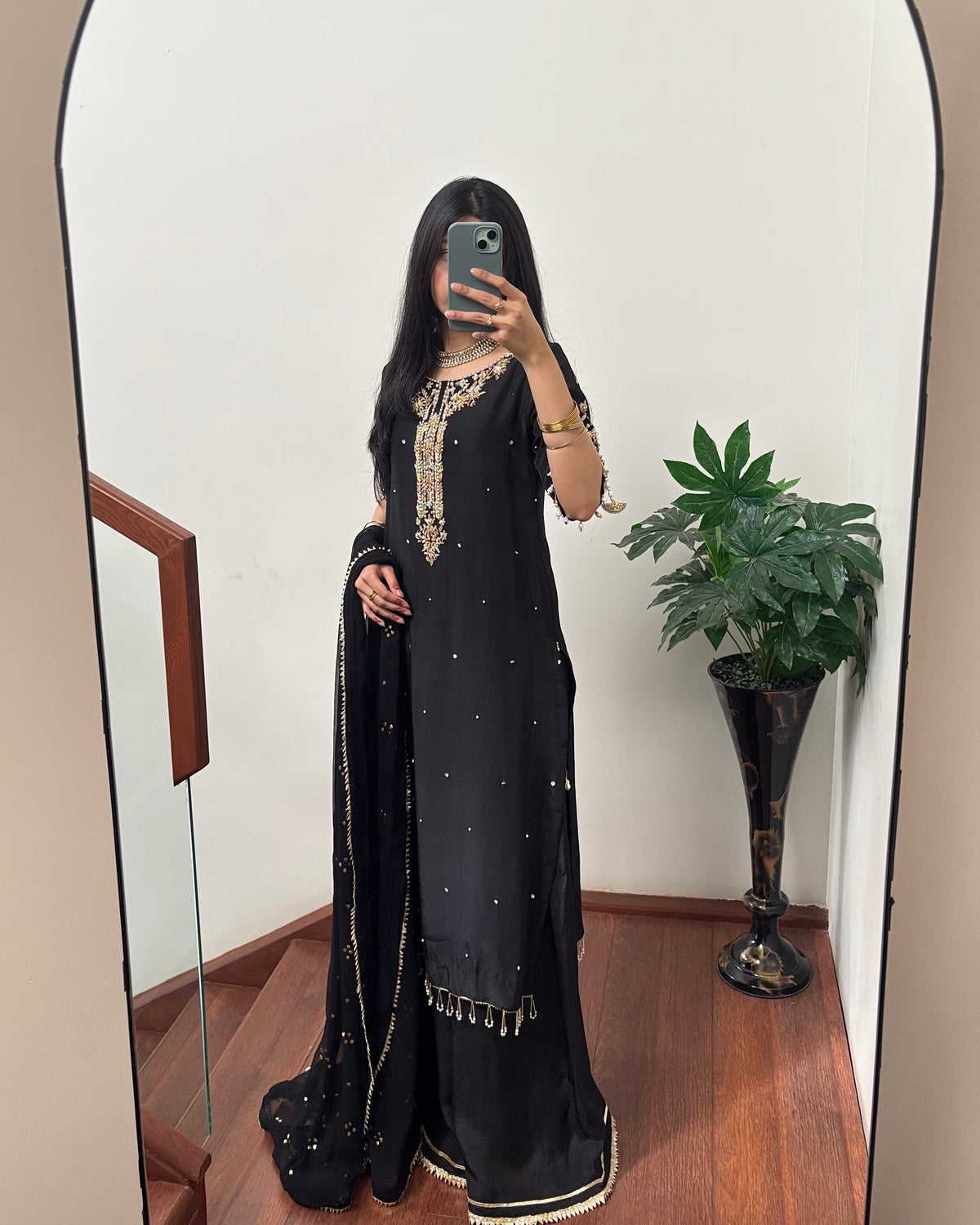 Sehrish black half sleeves 🕊️