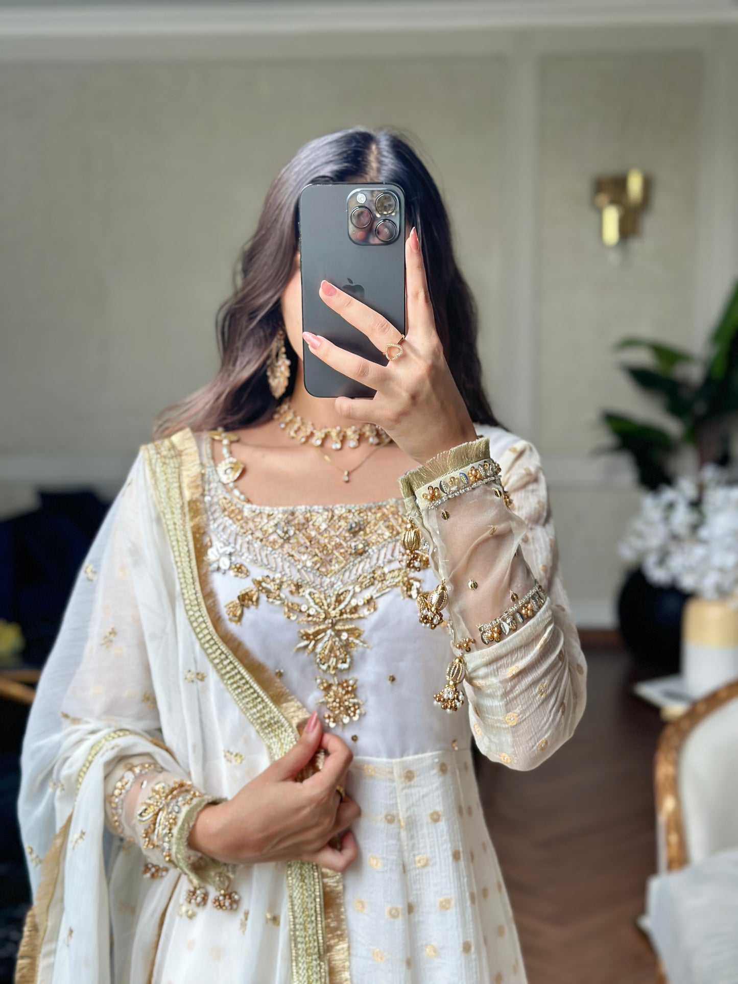 Mahirah 🕊️ classic white and gold