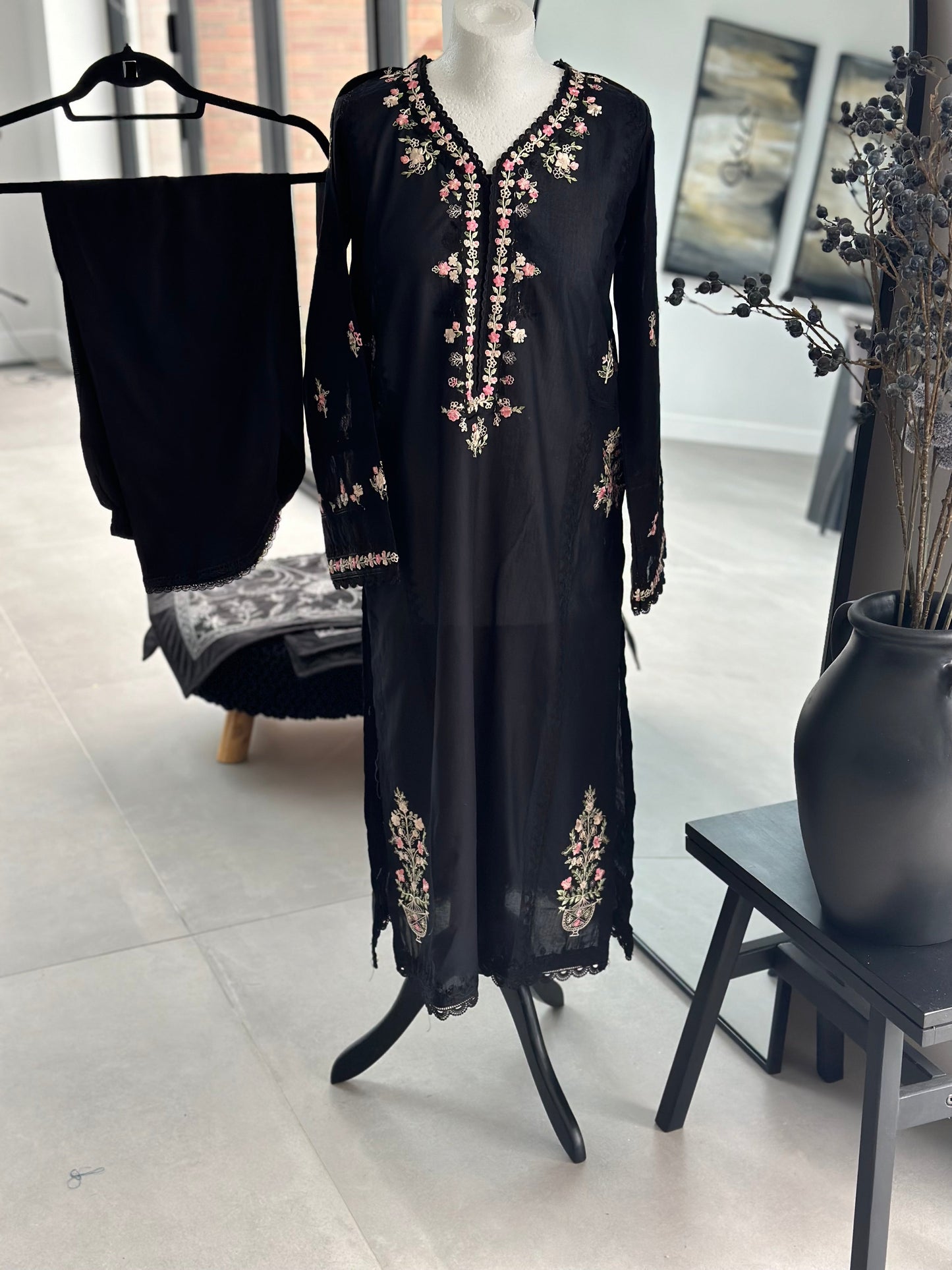 Agha noor 2 piece embroidered 🕊️