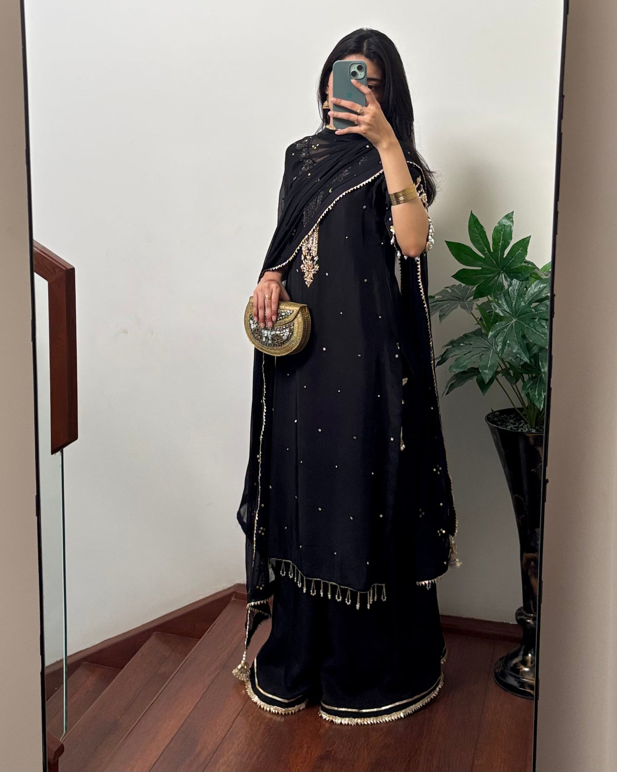 Sehrish black half sleeves 🕊️