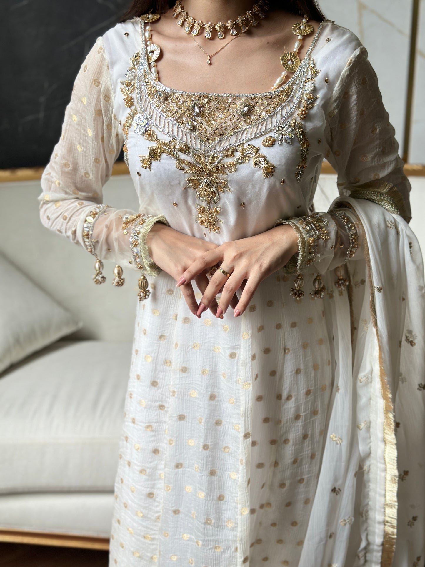 Mahirah 🕊️ classic white and gold