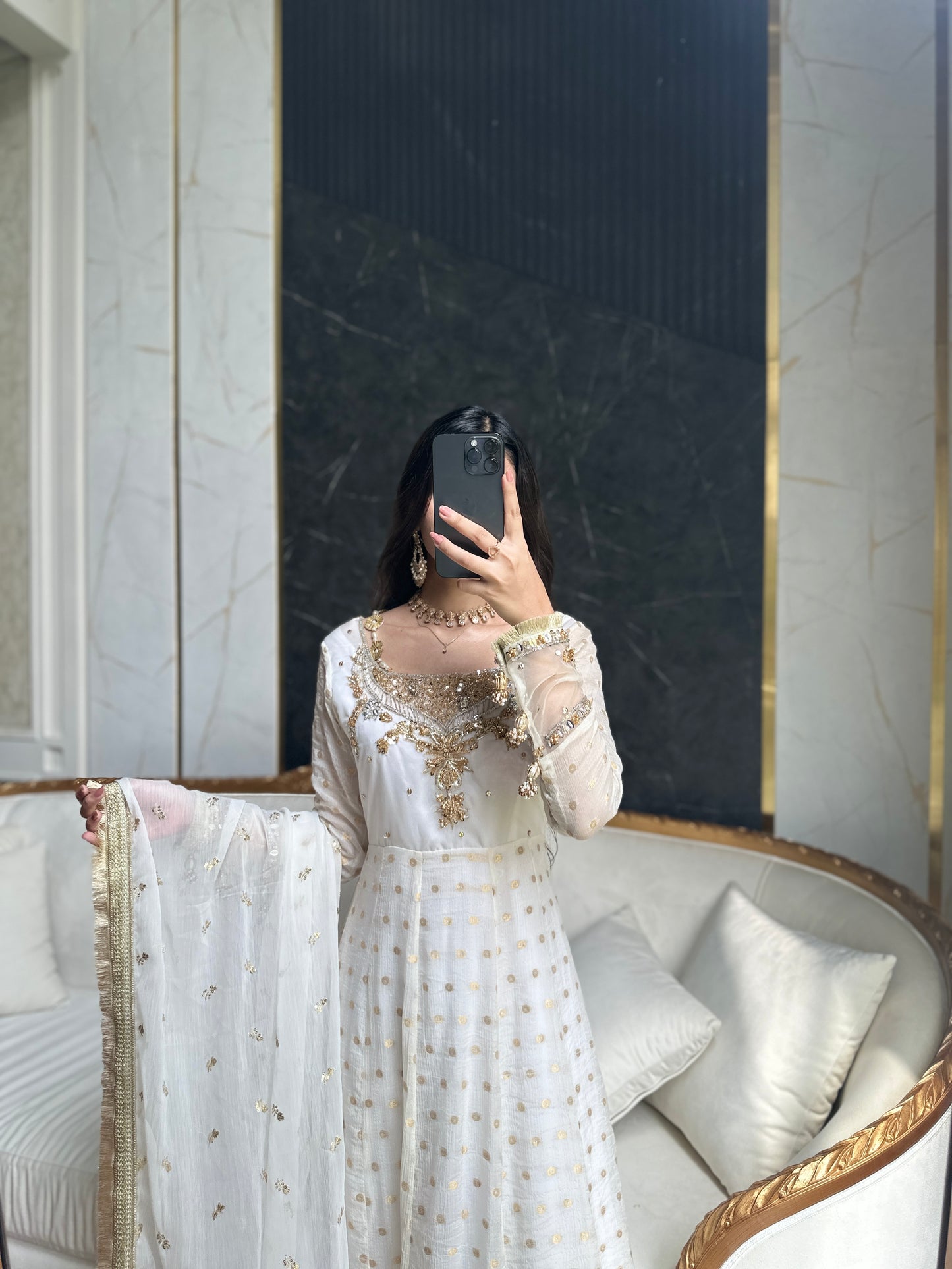 Mahirah 🕊️ classic white and gold