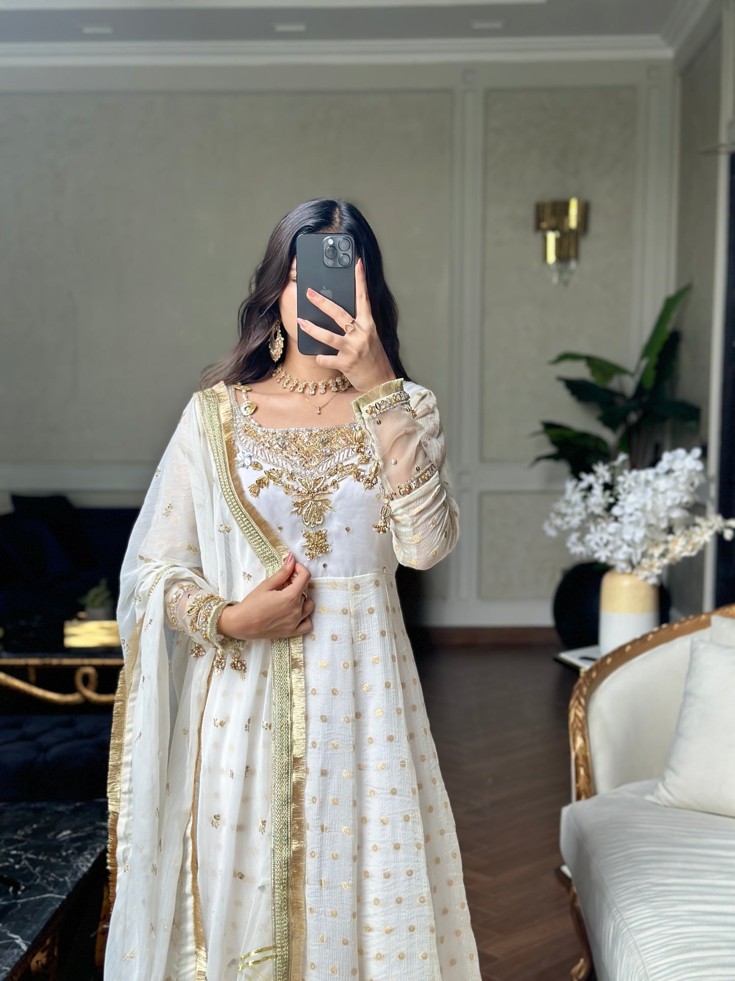 Mahirah 🕊️ classic white and gold