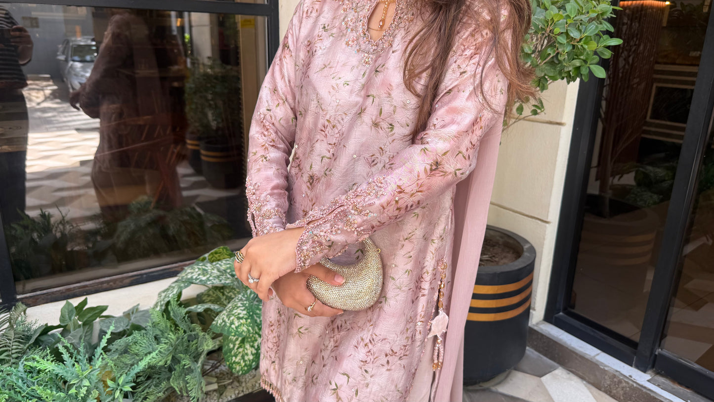 Meerab pink 🕊️ PRE ORDER 6 WEEKS DELIVERY