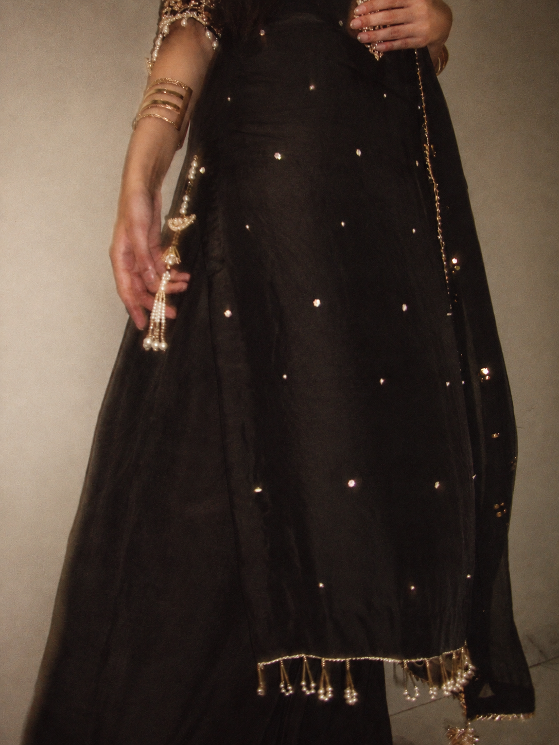 Sehrish black half sleeves 🕊️